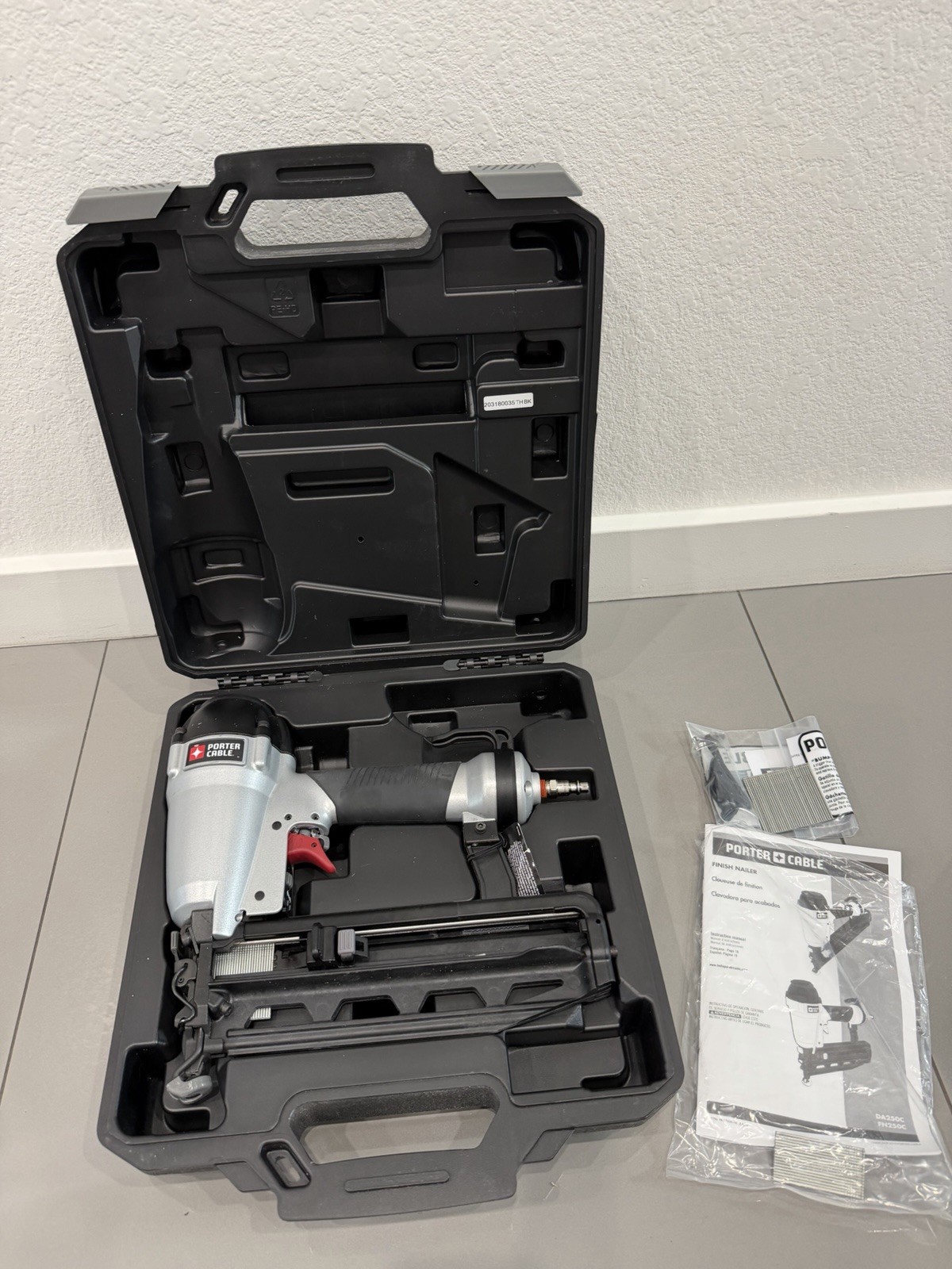 Porter Cable 16 Gauge 2 1/2 in Pneumatic Finish Nailer Model FN250C gallery