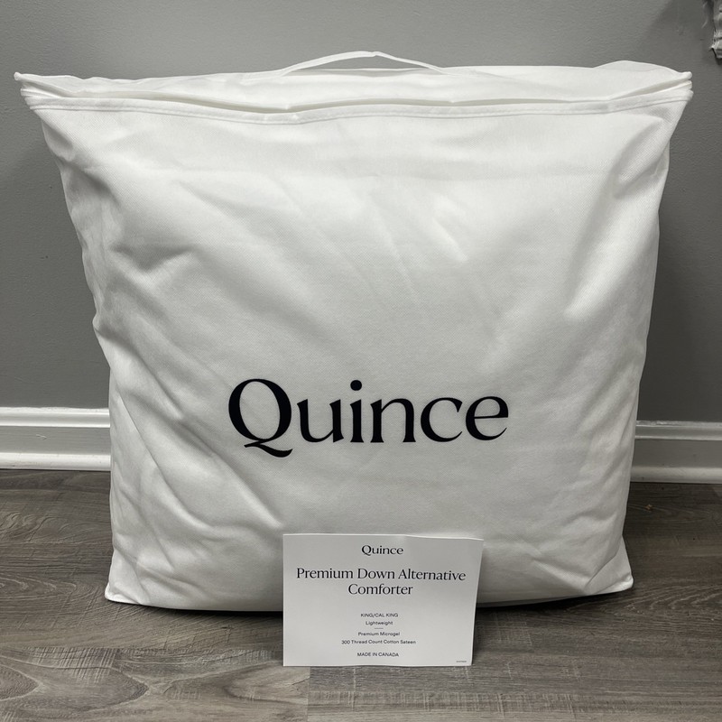 NWT Quince Down Alternative Comforter Lightweight Size King Cal King New $130 gallery