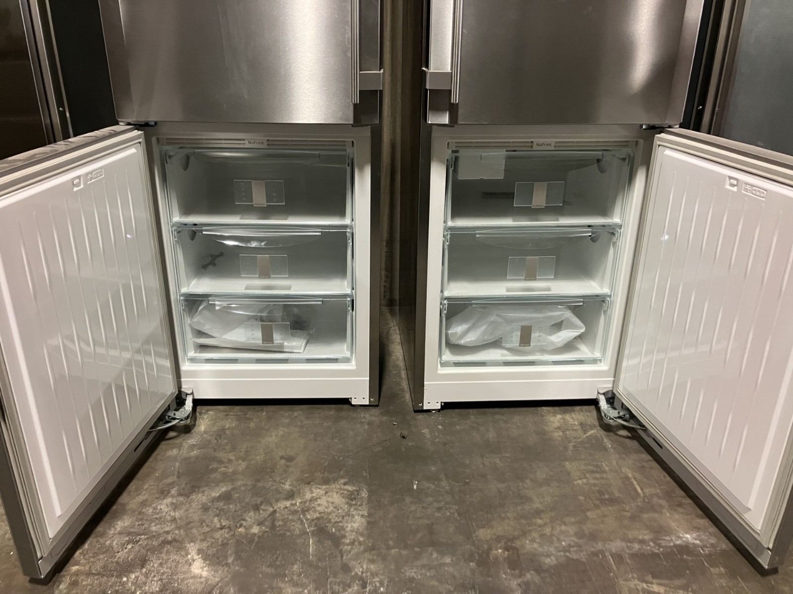 Liebherr CBS1360/Liebherr CS13 24 Inch Counter Depth Bottom Freezer Refrigerator gallery
