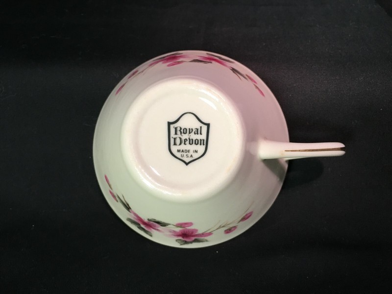 ROYAL DEVON TEA CUPS PINK FLOWER BUDS GOLD TRIM PATTERN NUMBER ROD13 gallery
