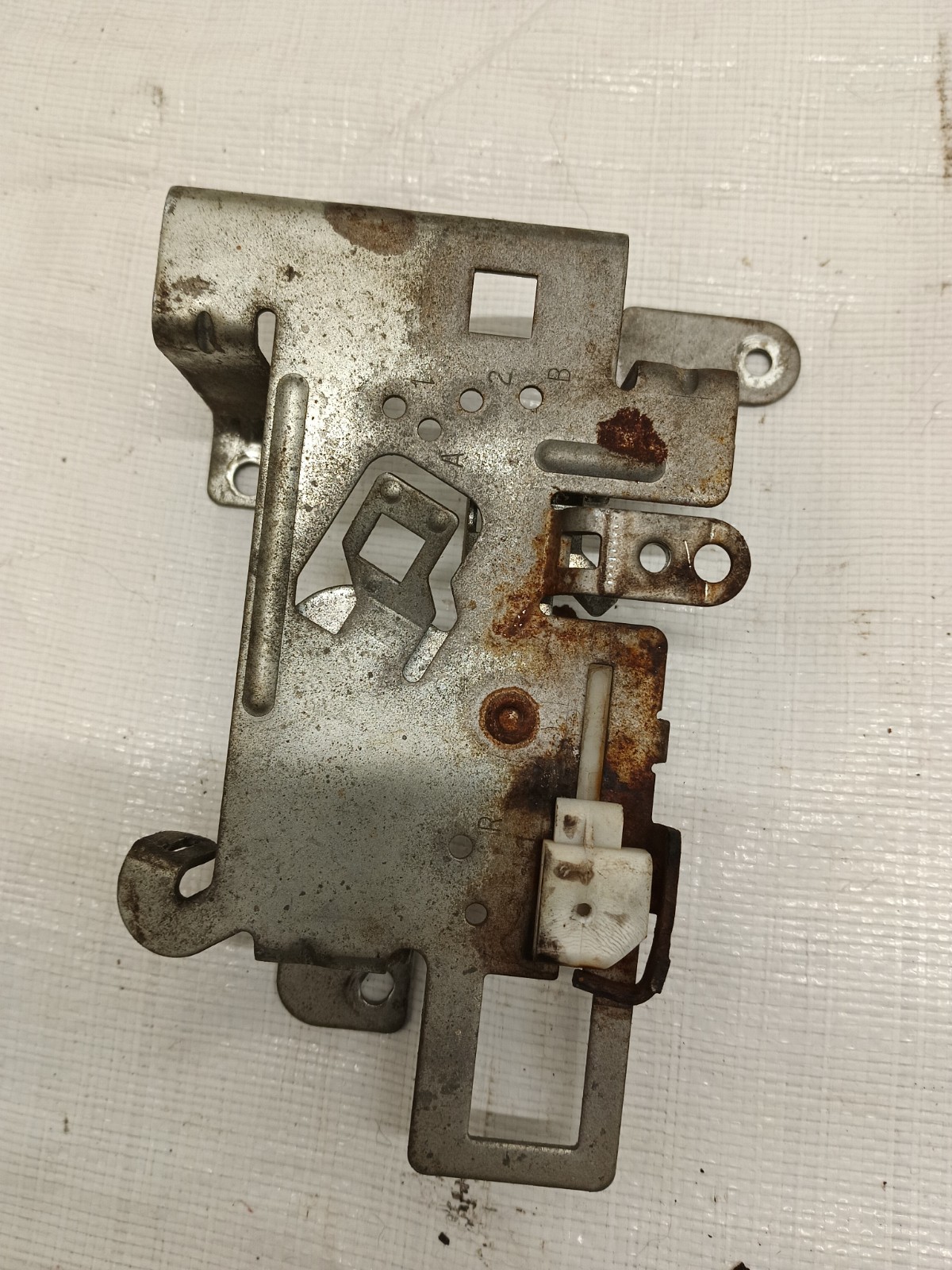 Briggs & Stratton Control Bracket 694042 Superseded to 597209 gallery