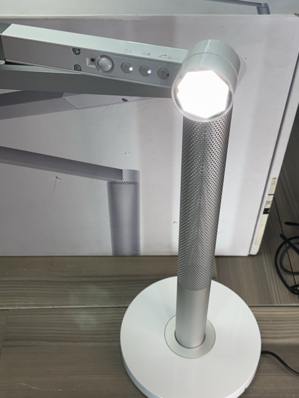 Dyson Lightcycle Morph Desk White/Silver gallery