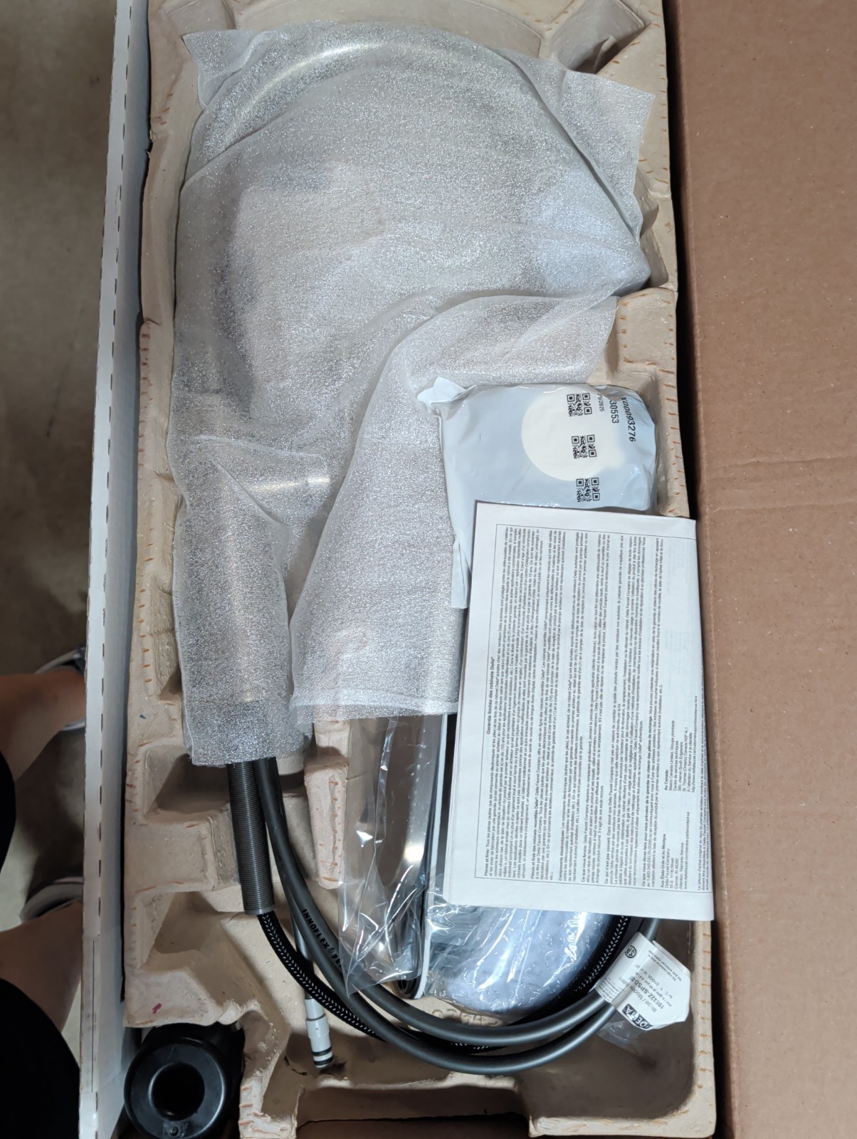 Delta Eldridge Pull-Down Kitchen Faucet Stainless gallery