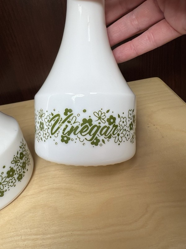 Pyrex Gemco Spring Blossom /Crazy Daisy Oil and Vinegar Cruet Set gallery