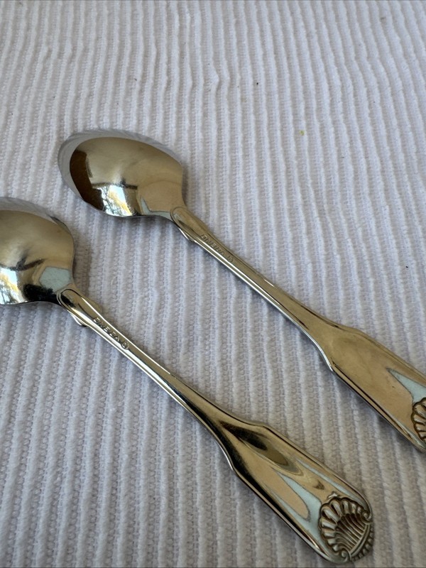 2 TWO Oneida CLASSIC SHELL Teaspoons 6" Stainless Flatware Silverware Cube Mark gallery