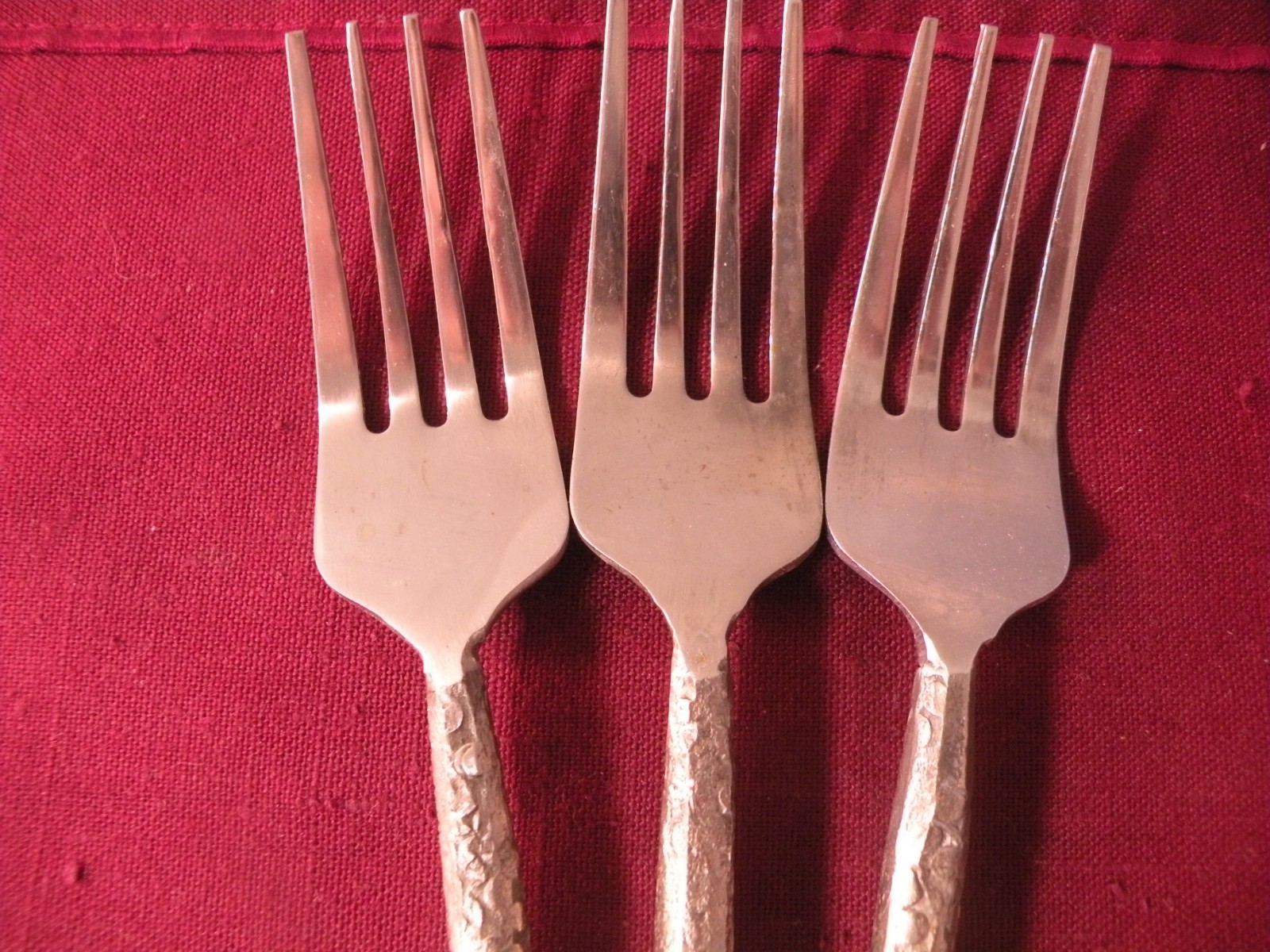 Set Of 3 Dinner Forks Hammered Rustic Stainless Tapered Handle tip 8 1/2" gallery