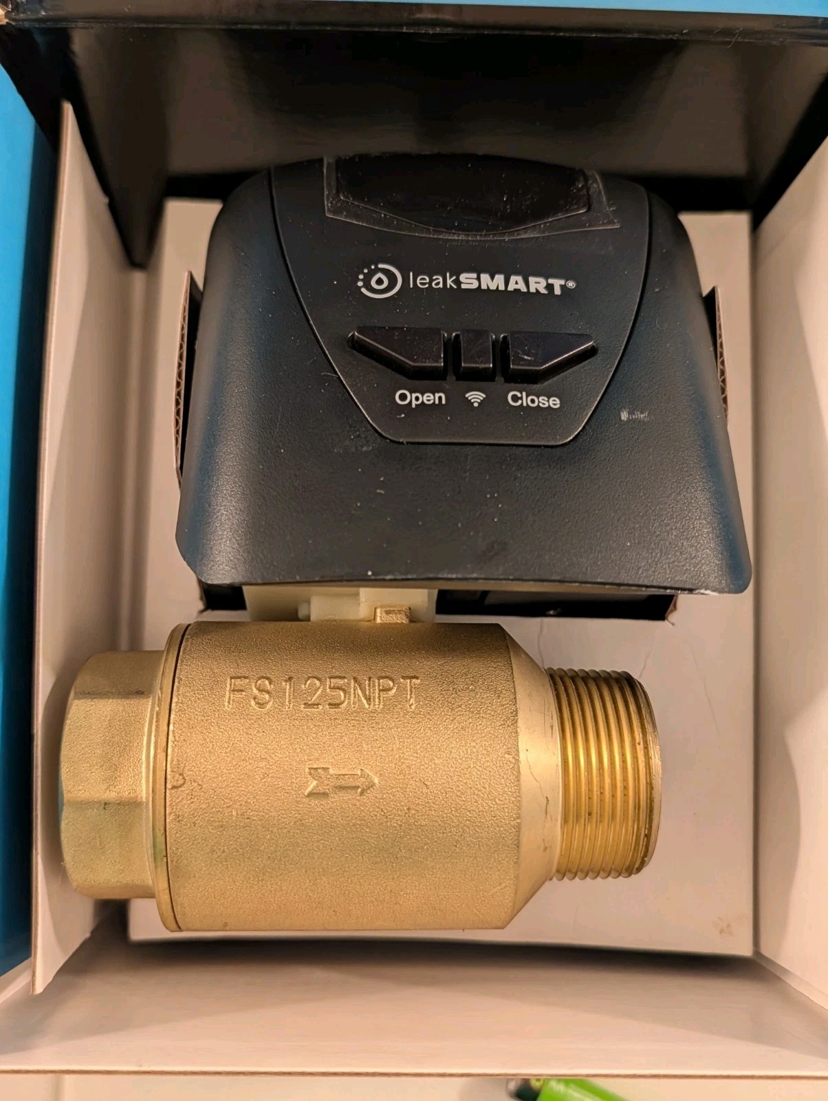 Leaksmart Pro 2.0 Automatic Shut-Off Valve 1-1/4" OPEN BOX/Unused gallery