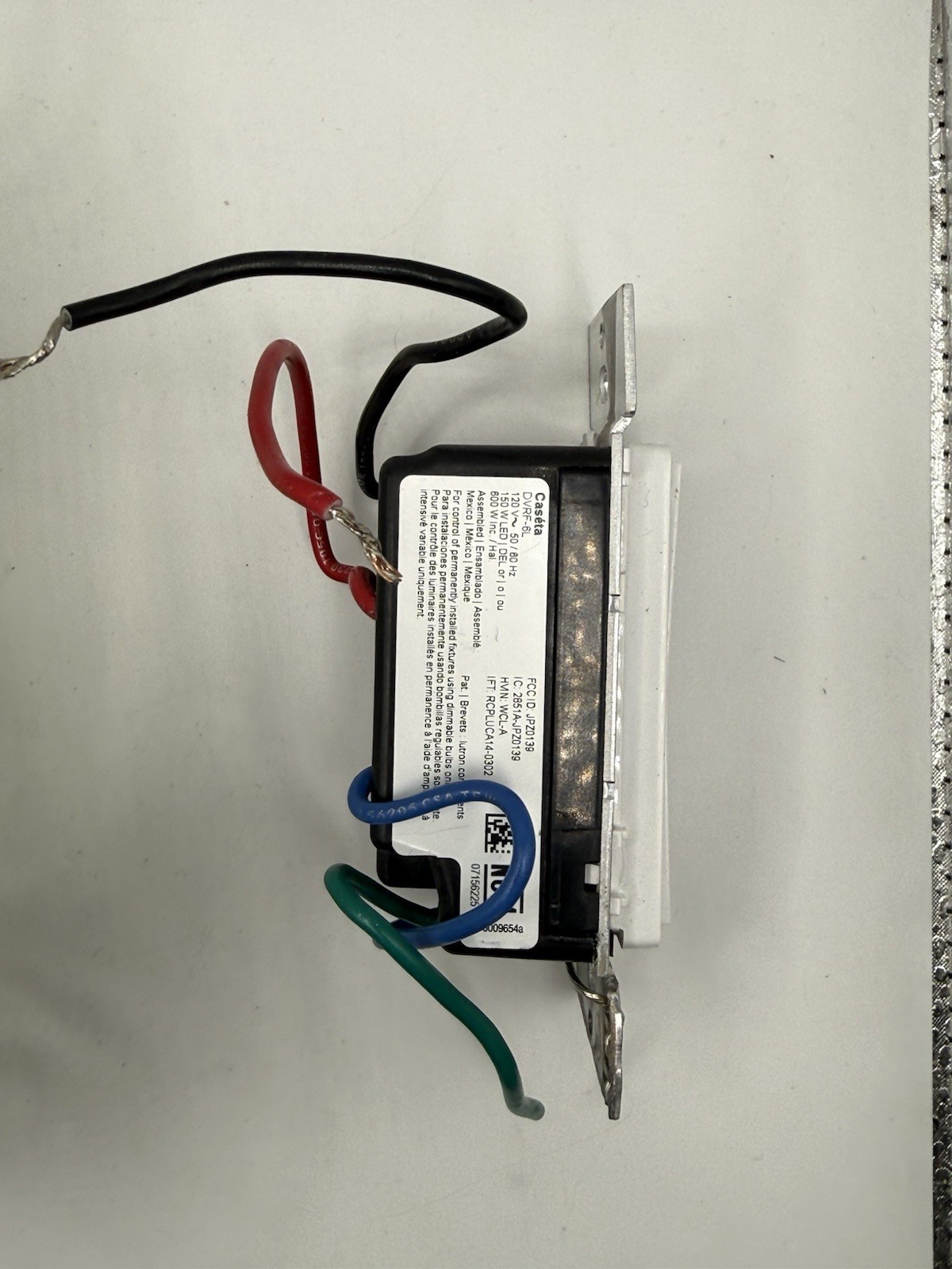 Lutron Caséta Smart Dimmer (DVRF-6L-WH-R) gallery