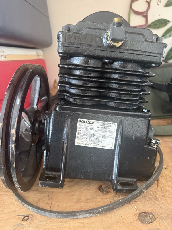 Schulz MSL 10 MAX Alternative Compressor Pump 220V 125 psig 283 L/min Oil gallery