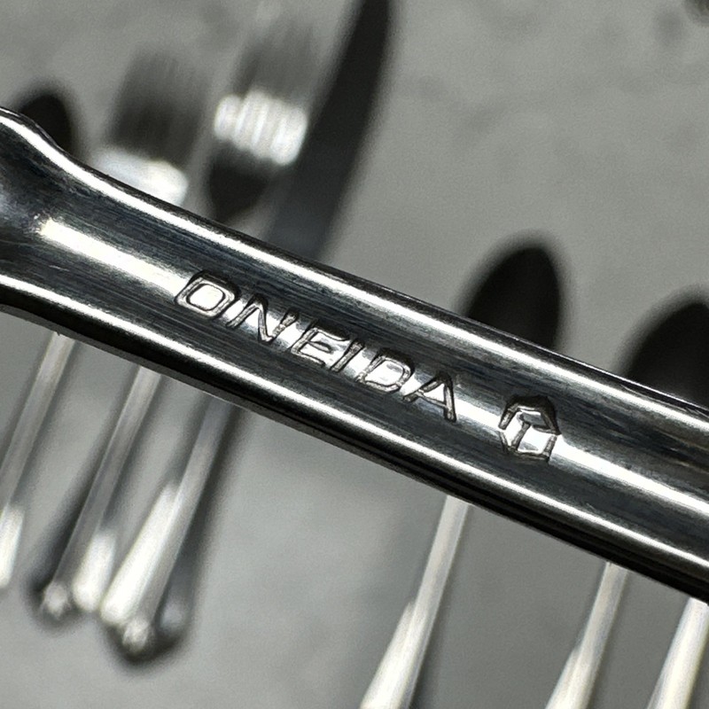 Oneida Juilliard Cube Stainless Flatware 78 Pc, 6 Place Service for 10 + Serving gallery
