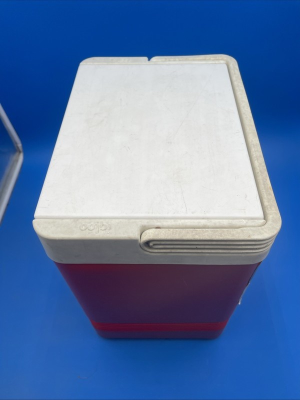 Igloo 43360 Stackable Red 24 Can Legend Cooler 17 qt. gallery