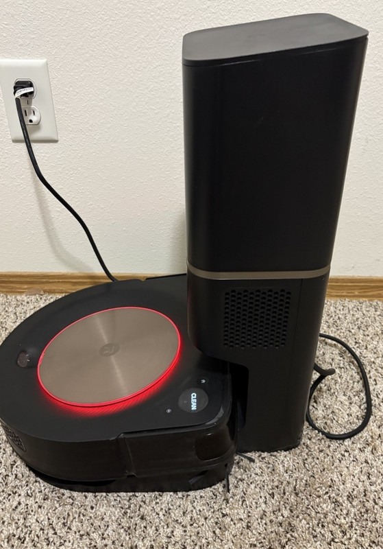 Roomba S9+ Plus Extra Pieces Included gallery