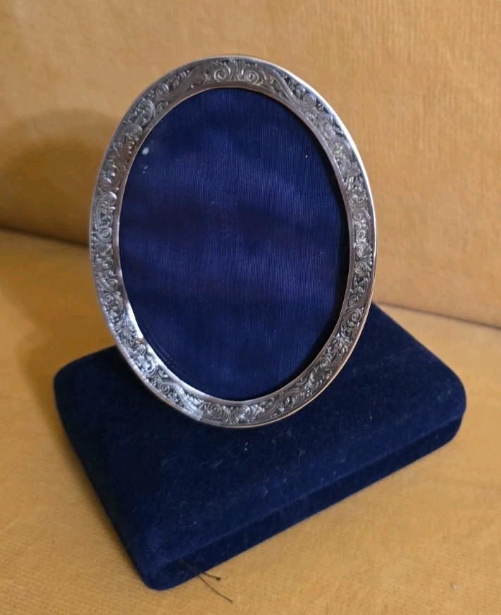 Gorham B3360 Oval Scroll STERLING Silver Photo Frame 4"x3" Velvet Easel Back