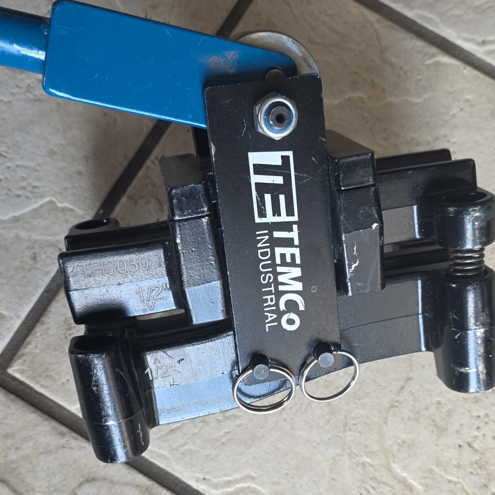 TEMCo TH3030 Dual Size Conduit Offset Bender 2 in 1 - both ½“& ¾” EMT gallery