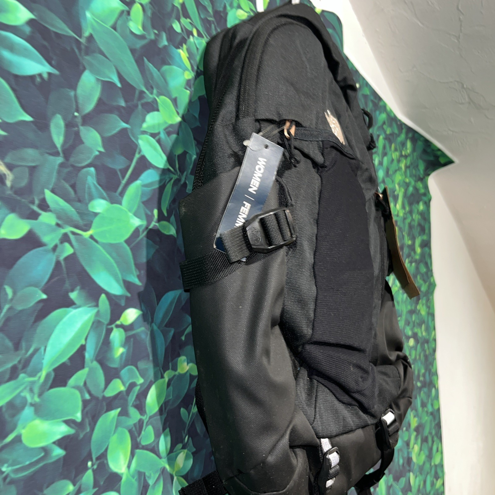 The North Face Women’s Recon Backpack Black With Defects  5