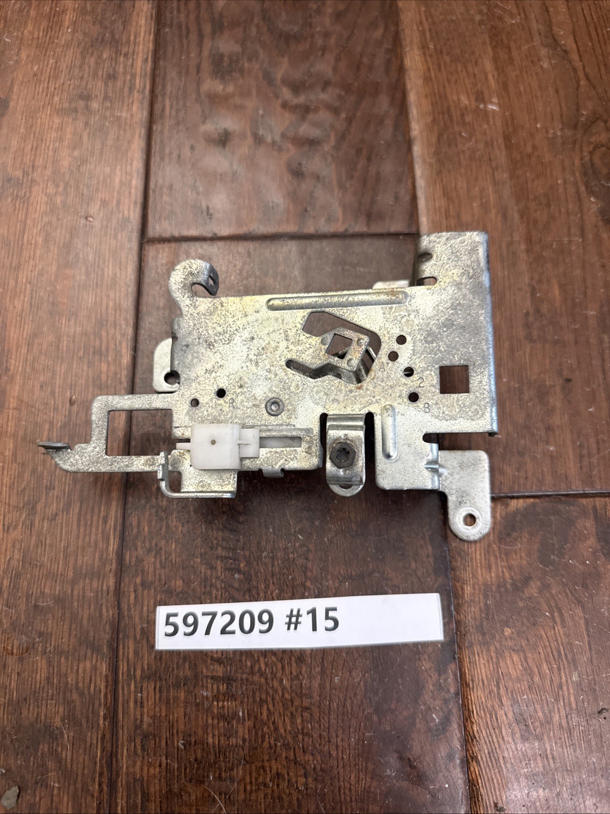 OEM Briggs and Stratton 597209 #15 694042 Throttle Control Bracket gallery