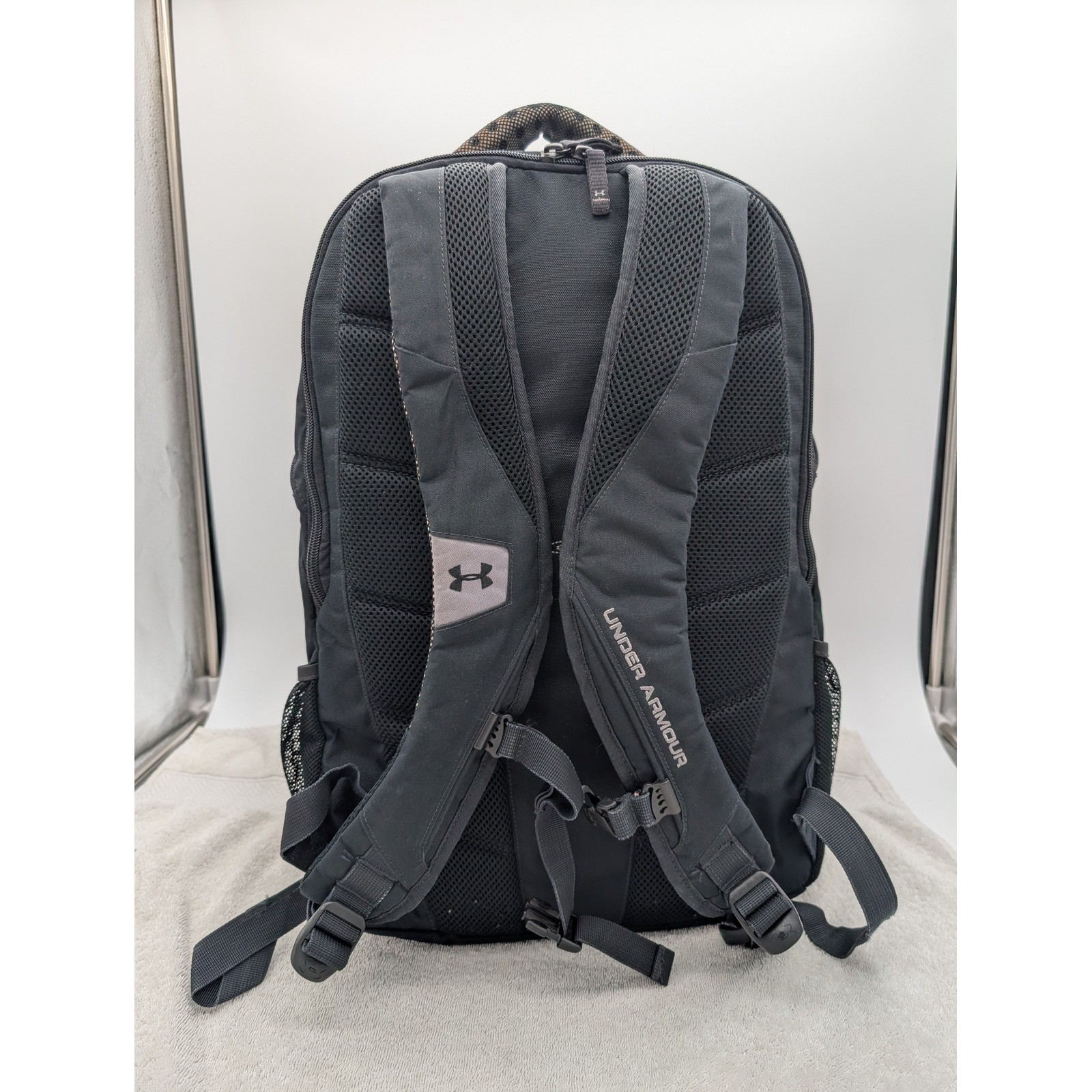 Under Armour Storm Backpack Black Red Interior Multi Compartment Flawed 2