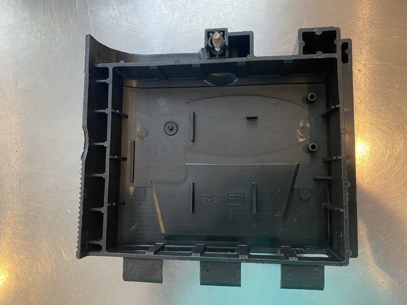 Briggs and Stratton Air Filter cleaner base cover 692298 gallery