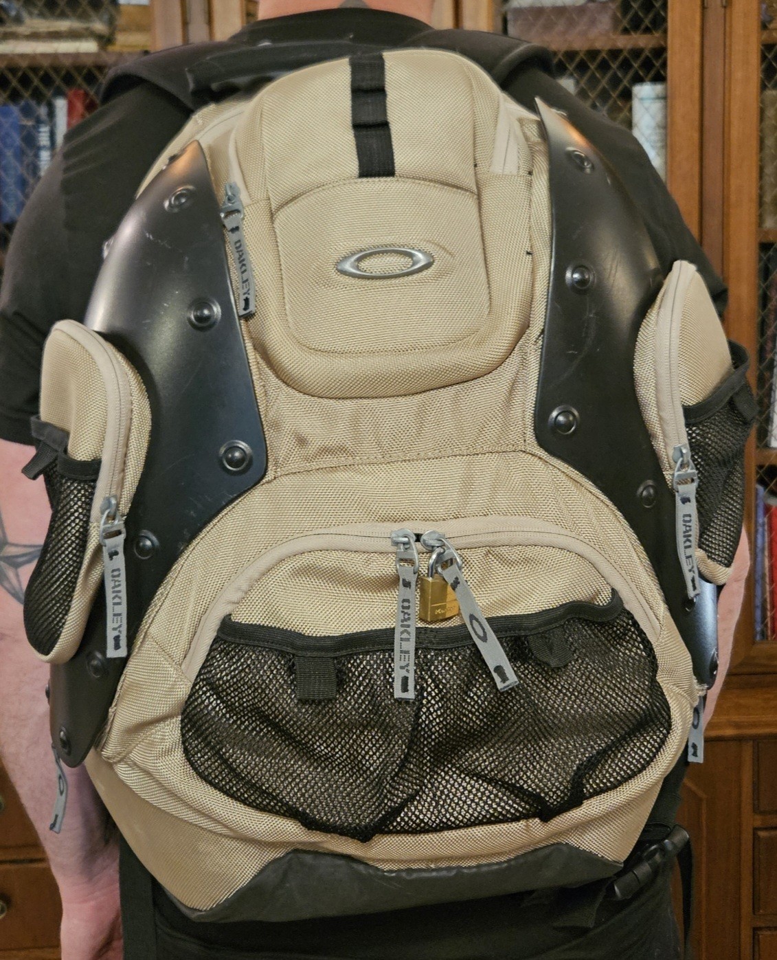 Oakley Icon Backpack Brown/Black Hard Shell *Rare*  5