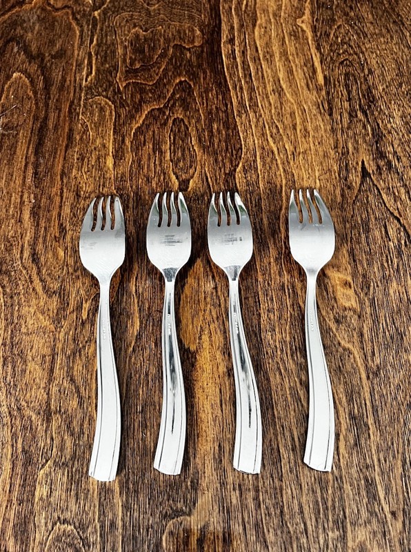 Oneida Griffith 4 Dinner Forks Wavy Handle Stainless 7 7/8" gallery