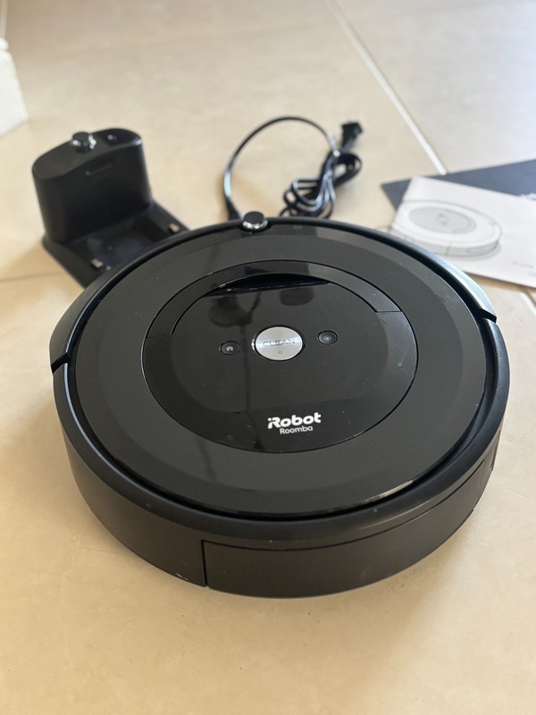 iRobot Roomba E5 Smart Vacuum WiFi enabled W/ Charging Dock & Owner Manual gallery