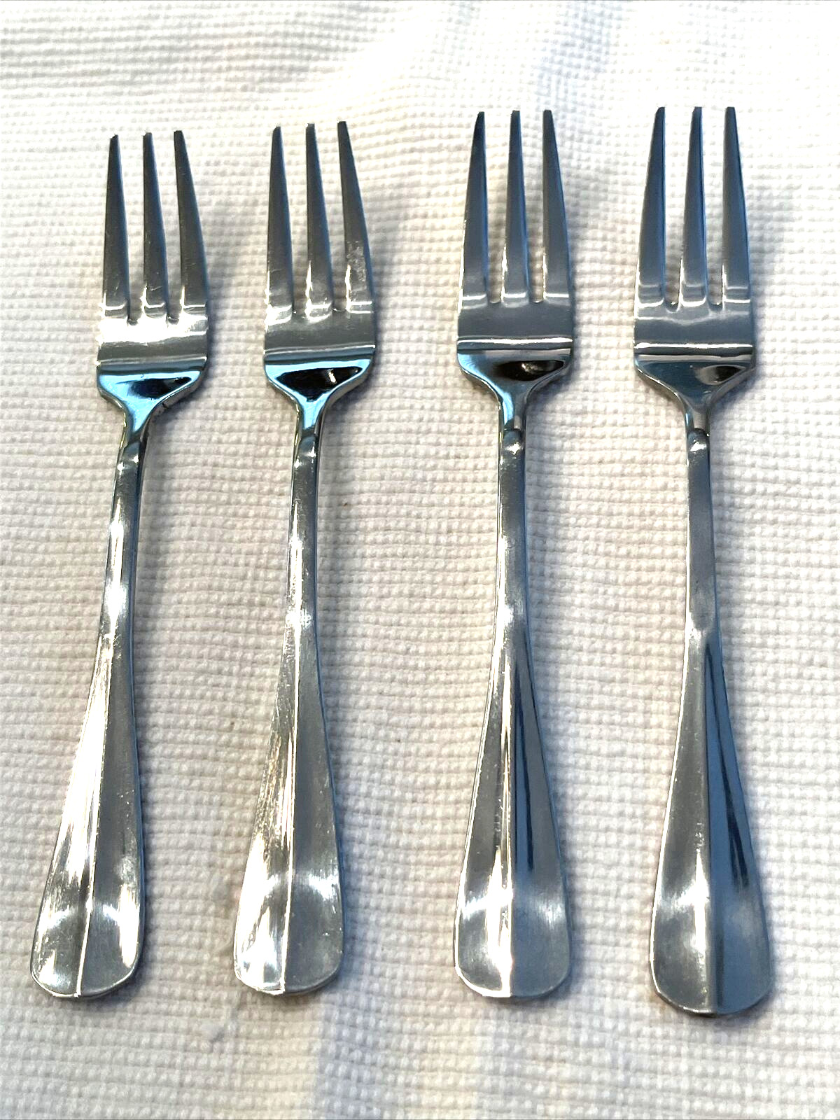 4 Mikasa 18/0 Stainless Appetizer Forks 5” (L) Flatware Set gallery