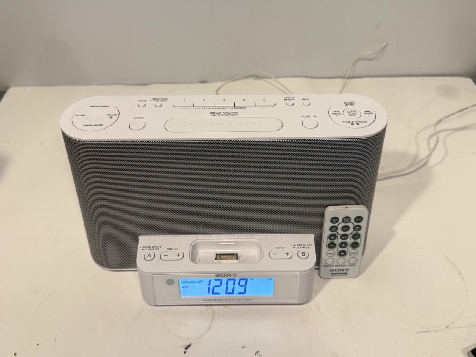 Sony ICF-CS10iP White Dream Machine iPod Dock Clock Radio Remote Tested gallery