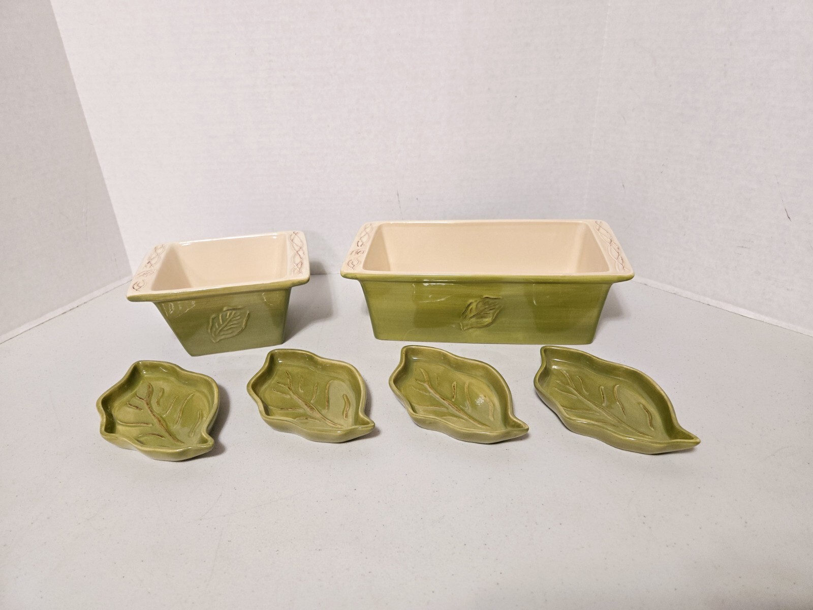 Tastefully Simple Green Leaf Pattern, Square/Oblong Baking Dishes, 4 Dip Trays gallery
