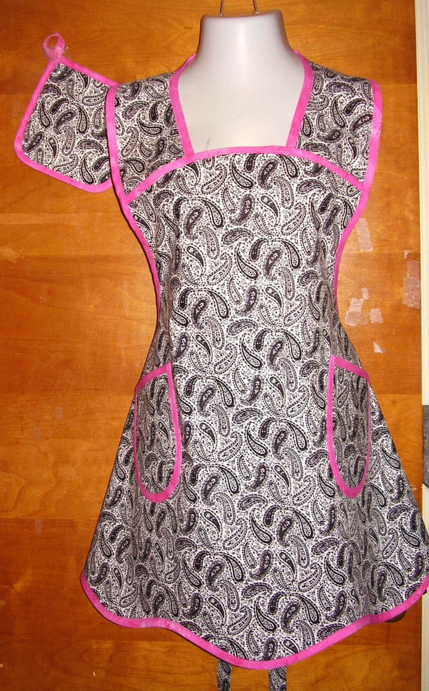 HANDMADE BIB APRON - PLUS SZ - BLACK PAISLEY + HOT PINK TRIM - VINTAGE - RETRO
