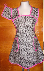 HANDMADE BIB APRON – PLUS SZ – BLACK PAISLEY + HOT PINK TRIM – VINTAGE – RETRO