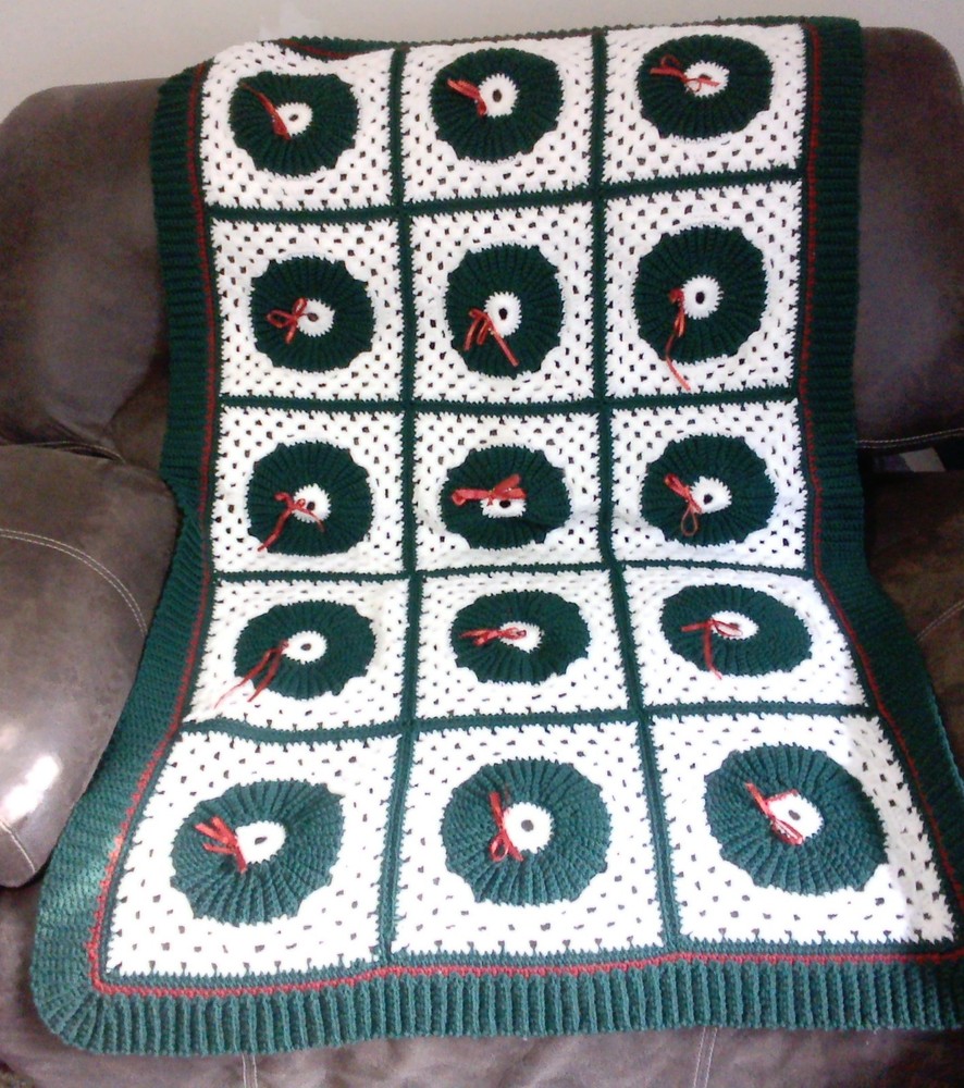 Handmade Granny Square Afghan Sofa Throw Wreath Design Green White Red