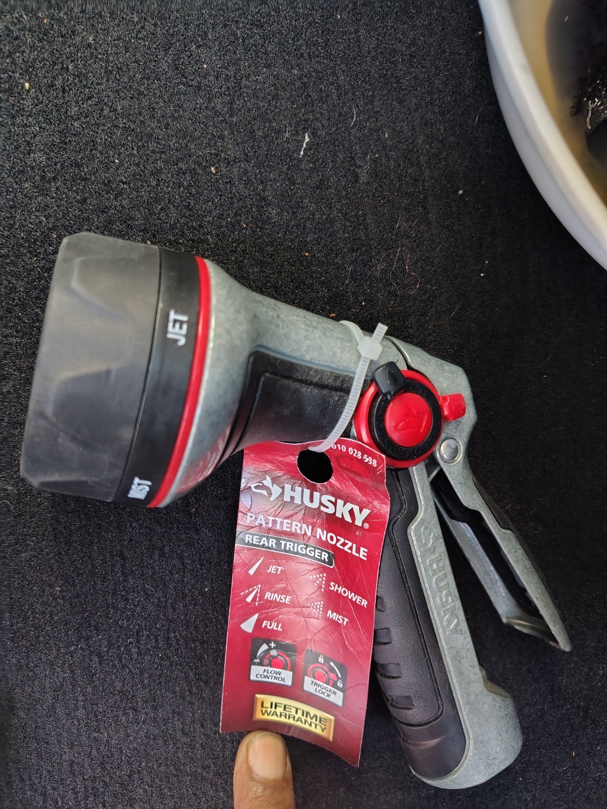 Husky Multi-Pattern Thumb Control Nozzle Heavy-Duty 1010 028 540 gallery