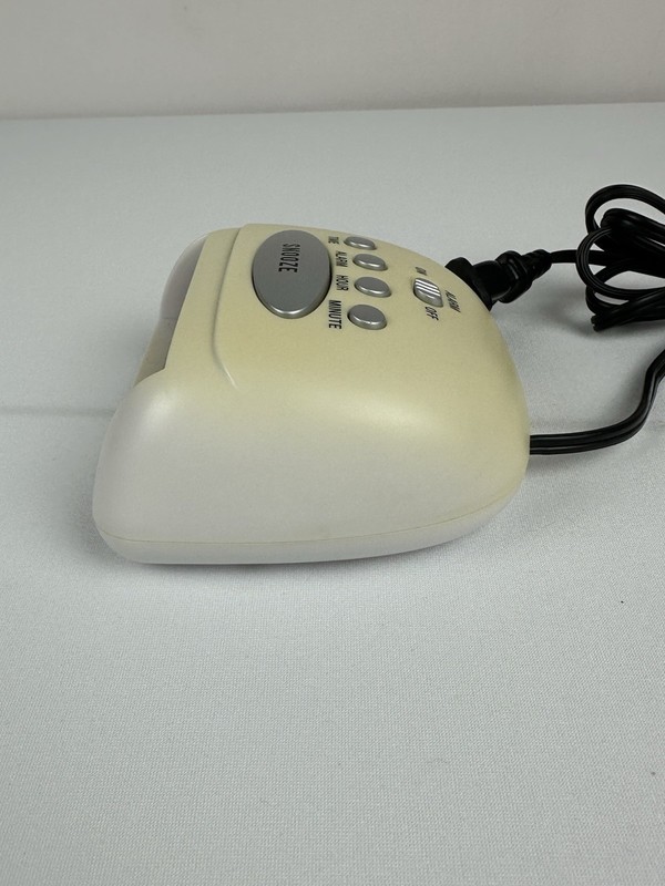 Advance Alarm Clock Model 3139 with Battery Backup 9v - AC120v/60hz 5-Watts gallery