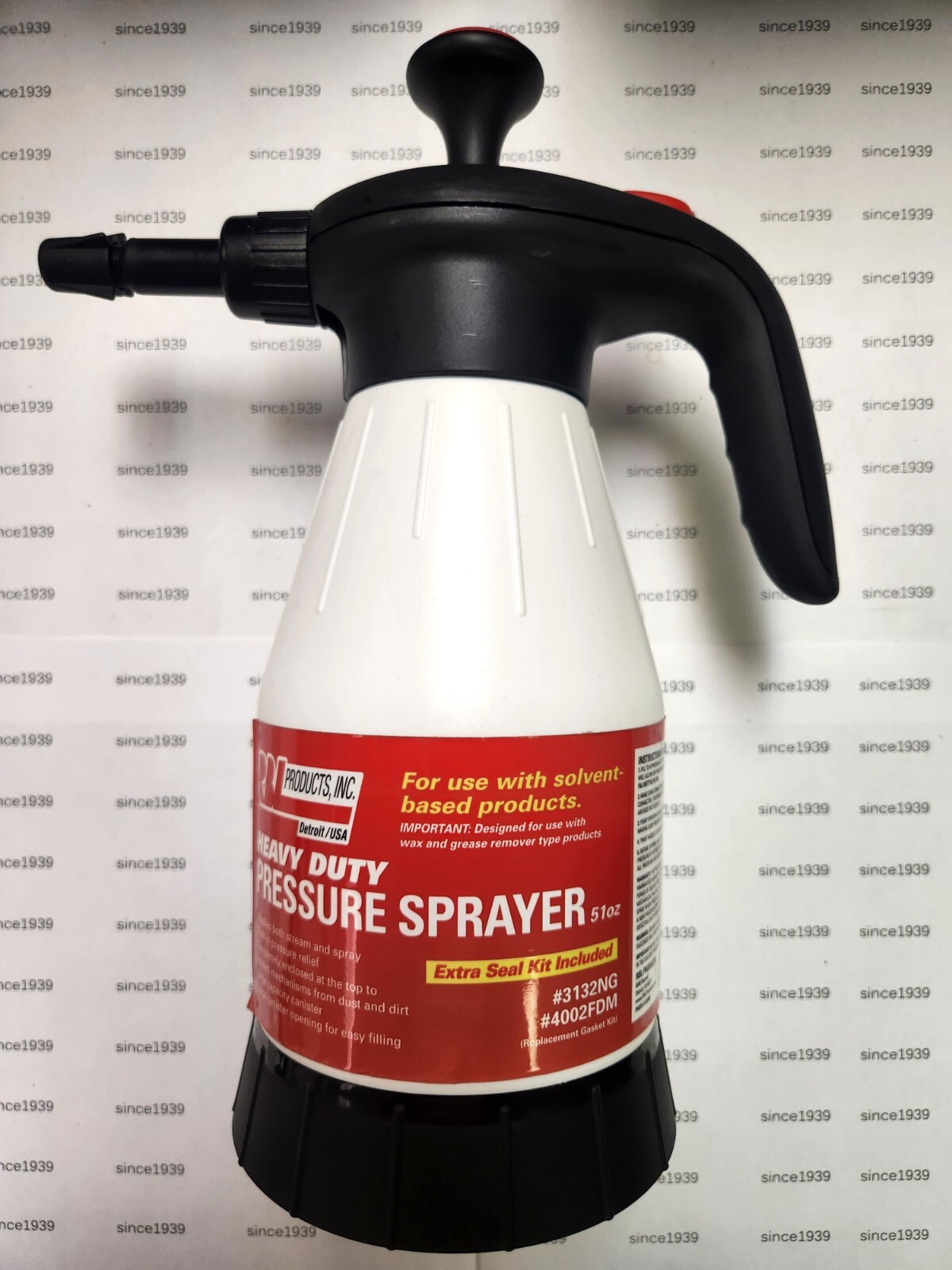 Heavy Duty Pressure Sprayer with Adjustable Nozzle, 1,5 L (51 oz.) 45 PSI max gallery