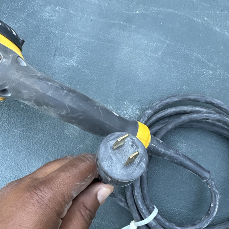 DEWALT Buffer Polisher, 7”-9”, 12 amp, Variable Speed Dial 0-3,500 RPM’s DWP849X gallery