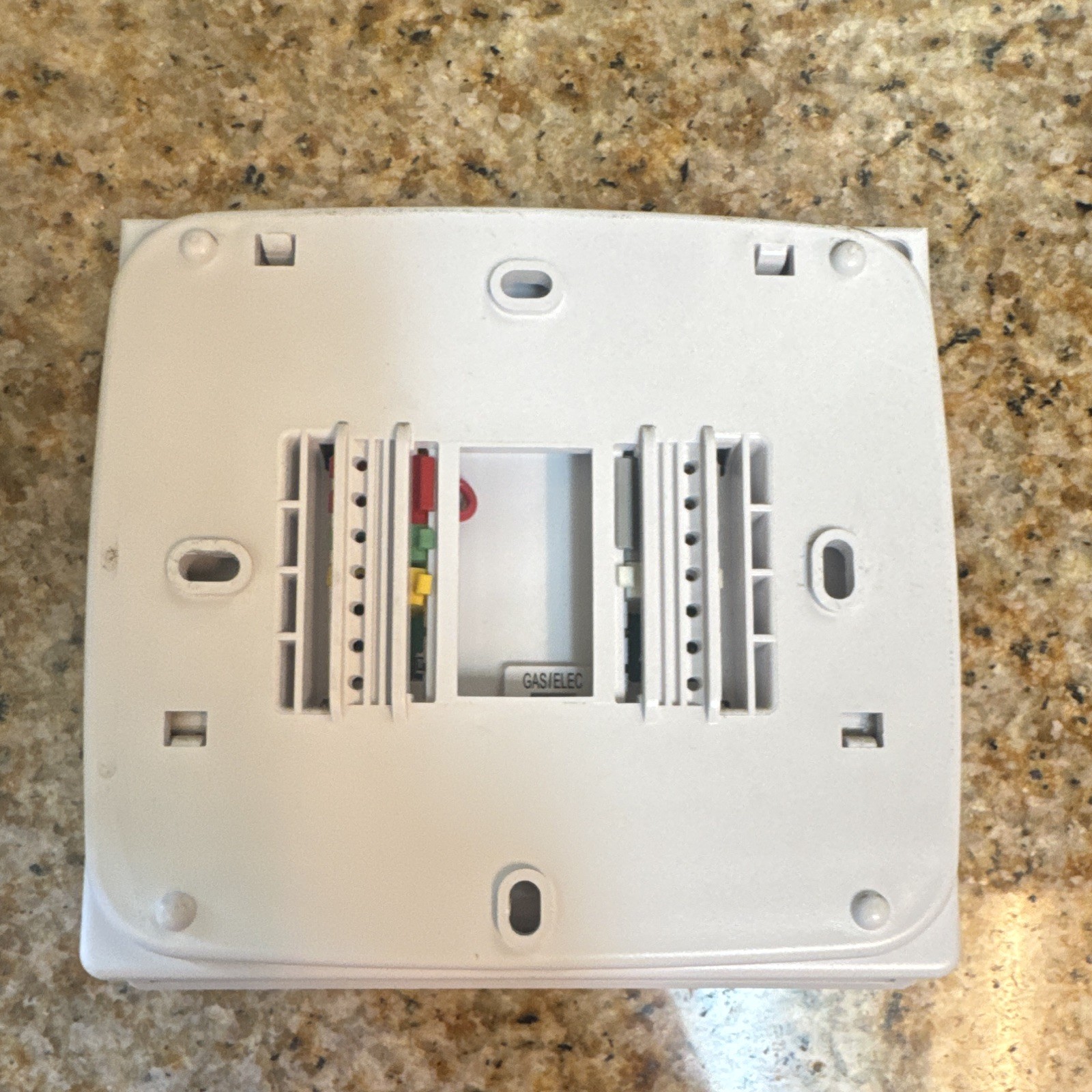 Pro1 IAQ T701 Non-Programmable Battery Thermostat Heat/Cool/Off White gallery