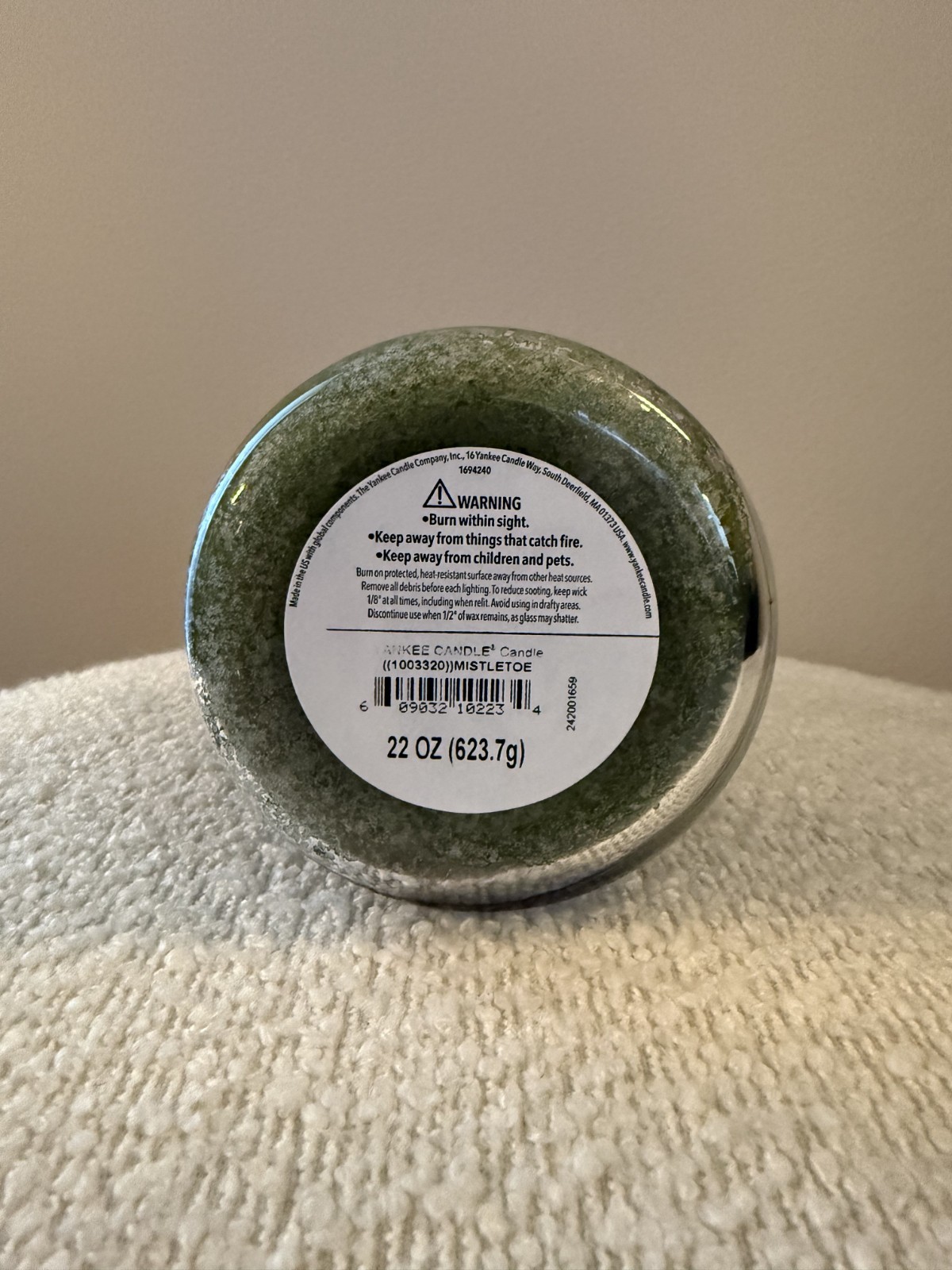 Yankee Candle Mistletoe Scented, Classic 22oz Large Jar Single Wick Candle gallery
