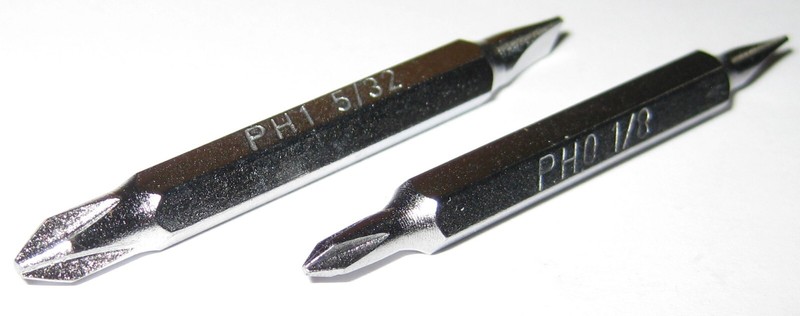 4 in 1 Pocket Screwdriver with Phillips PH0 PH1 and Flat 1/8" and 5/32" Bits gallery