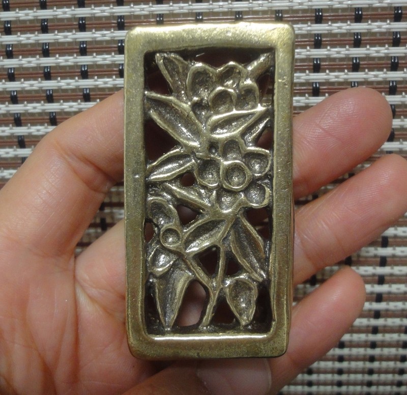 Vintage Style Solid Brass Small Flowers Carving Desk Base Statue for Home Decor gallery