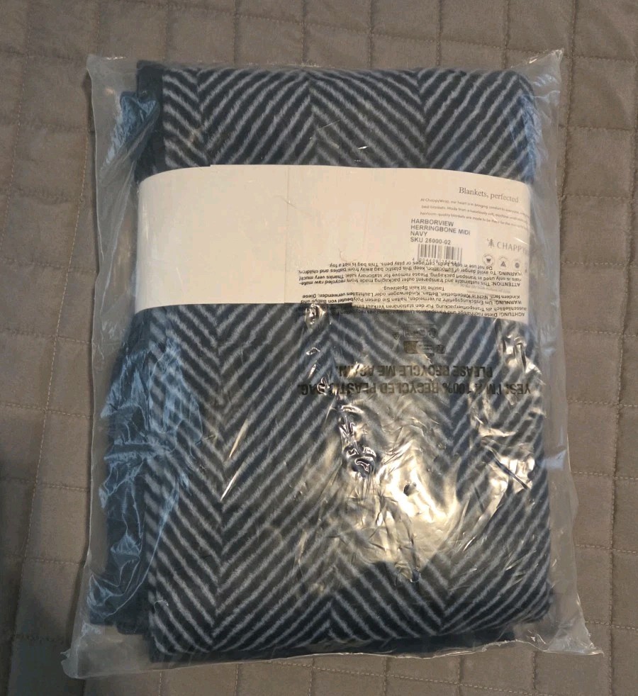 Chappywrap Midi size 40 X 60" Reversible Blanket (58% Cotton, 35% Acrylic) gallery