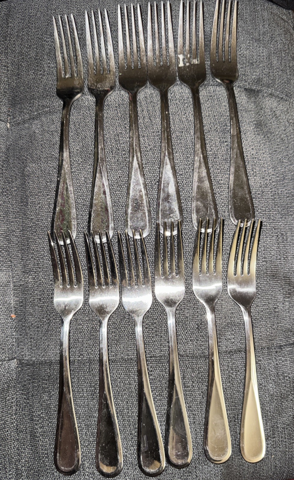 Mikasa Bravo Dinner Forks 8 3/8" Stainless 18/10 Set of 12 gallery