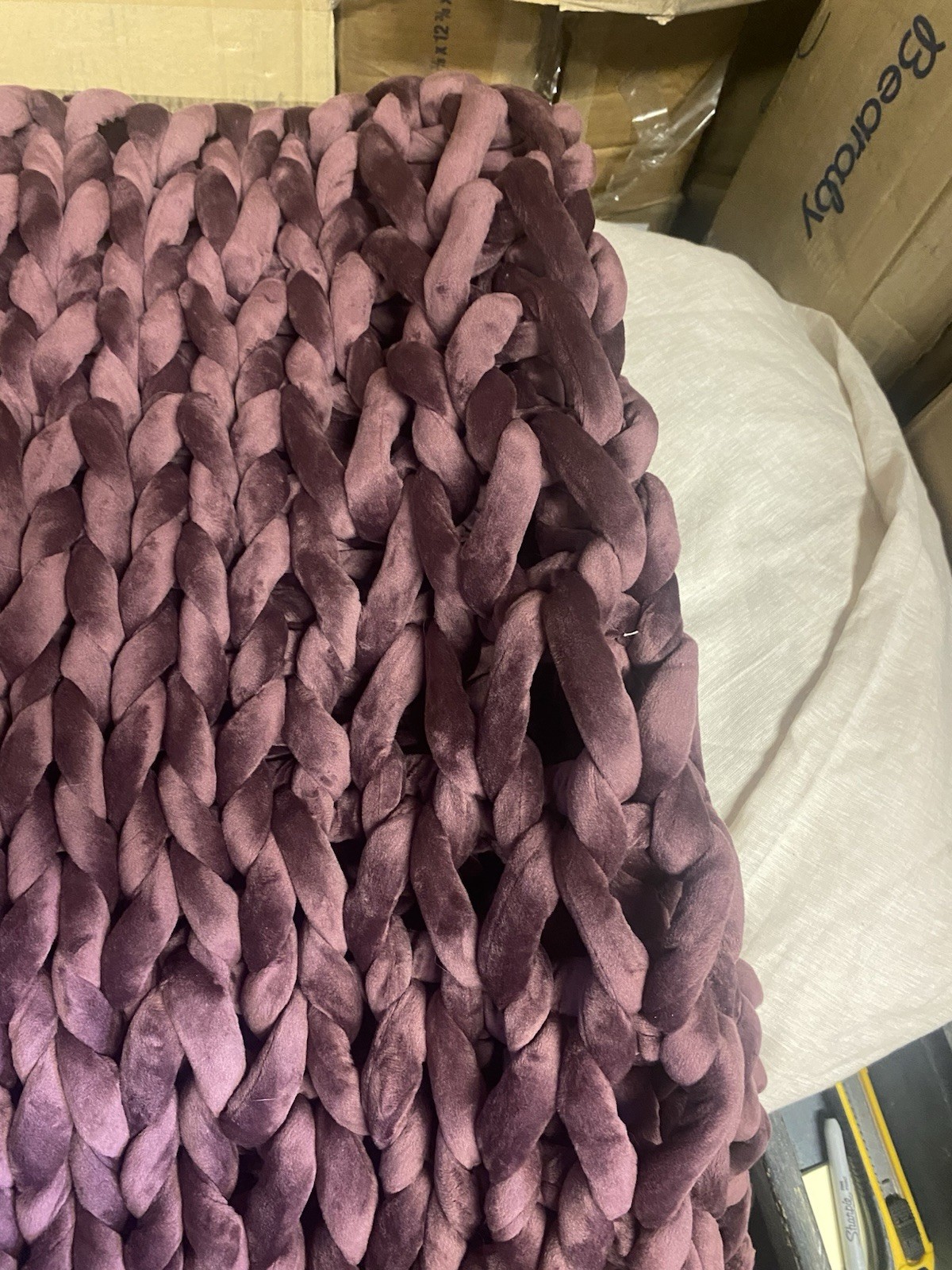 Bearaby Weighted Velvet Napper 20 Lb Throw Retail $269 Plum gallery