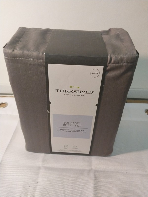 Threshold Queen Size 500 TC Tri-Ease 4PC Sheet Set Grey gallery
