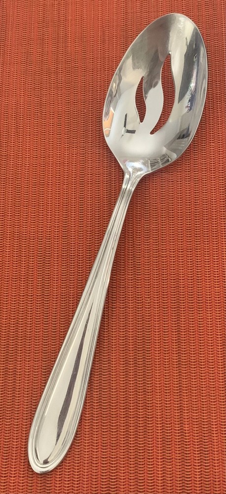 Wallace MODERN THREAD Glossy Pattern Stainless PIERCED SERVING SPOON 8-5/8”