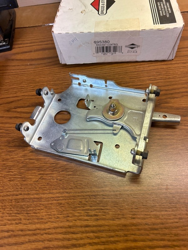 BRIGGS & STRATTON CONTROL BRACKET 695380 DEALER Close OUT. NLA gallery