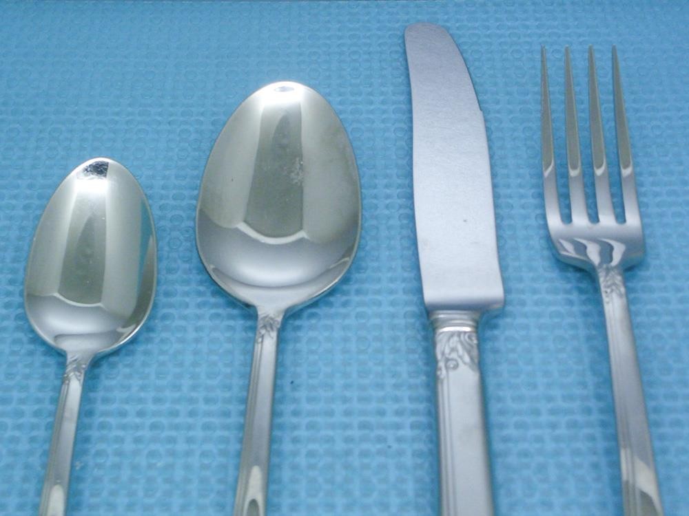Oneida (Cube) DAMASK ROSE 4 Piece NEW Place Setting Stainless Flatware gallery