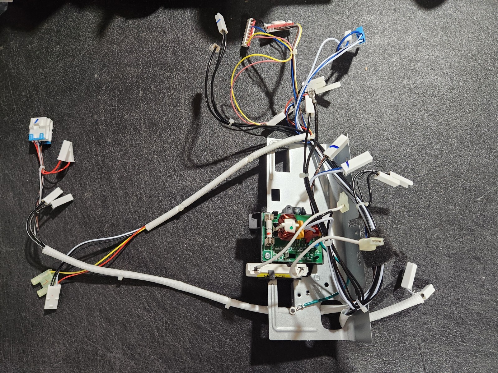GE Microwave Over the Range OTR Model JVM3160RF9SS Wiring Harness gallery