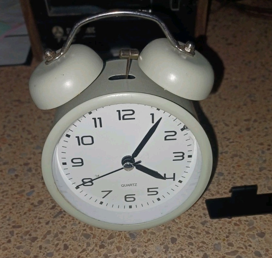 White Twin Bell Alarm Clock with Simple, Extra Loud Ringing for Adult EUC W/Batt gallery