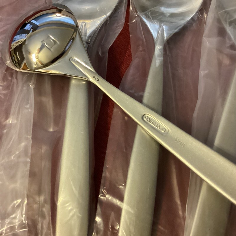 Oneida STILETTO 4 Small Round Soup Spoons Bouillon Stainless Flatware Unused gallery