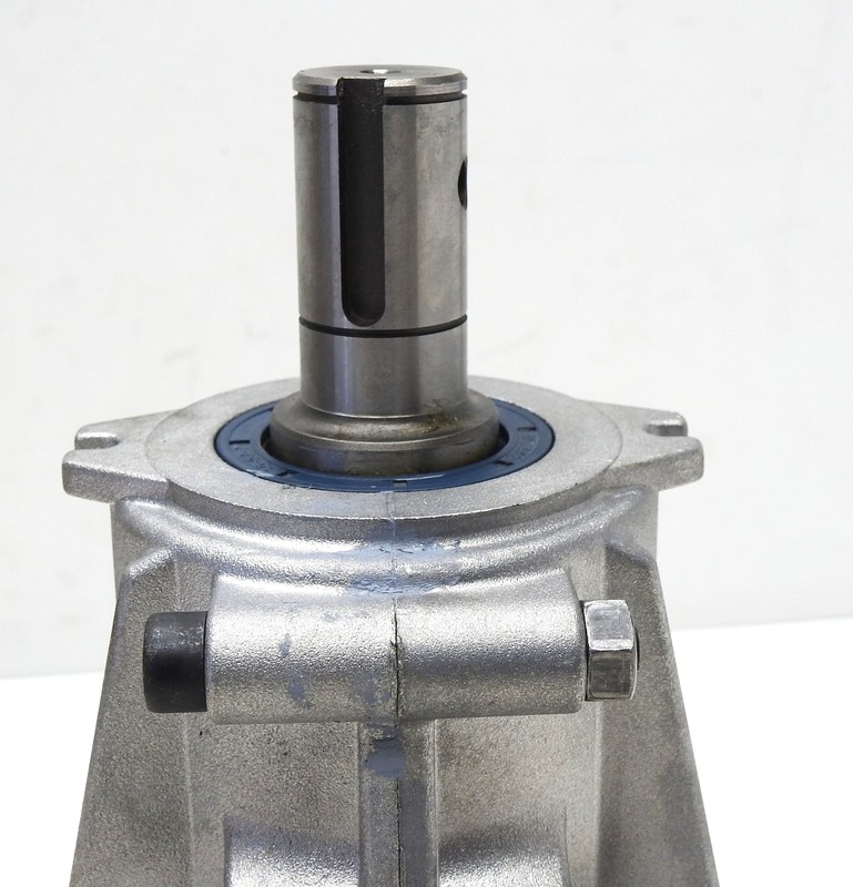 Kubota Gearbox WORM CC 77700-00916 (replaces 70060-45009) for LX2950, B2779 gallery